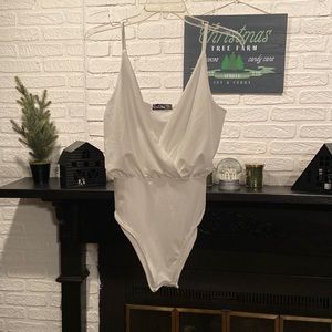 White Chic Me body suit size L